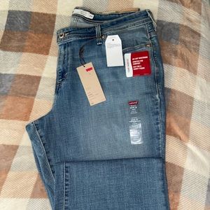 Women’s Levi jeans